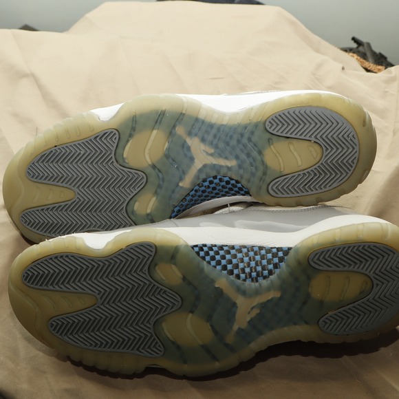 Air Jordan 11 Retro Low Cement Grey White Men's Size 12 AV2187 140 - Picture 3 of 16